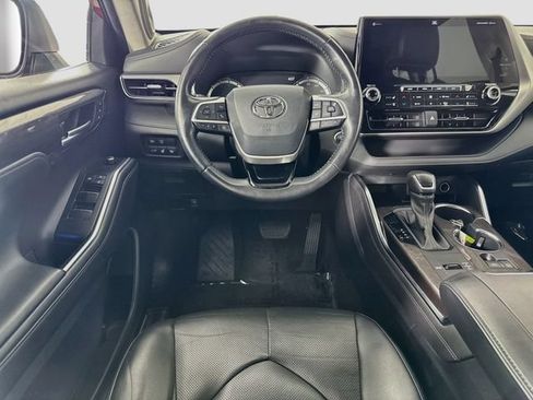Used 2022 Toyota Highlander Platinum FWD image 23