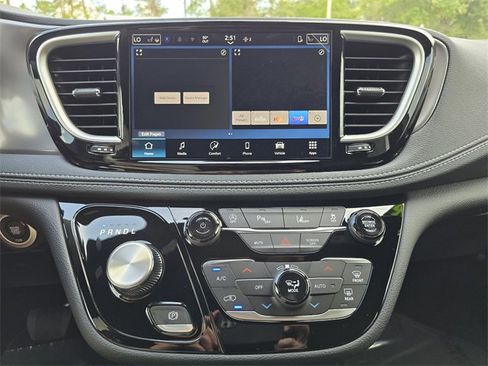 New 2026 Chrysler Pacifica Select image 18