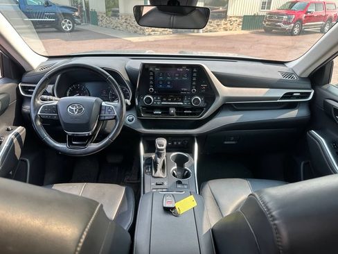 Used 2020 Toyota Highlander XLE AWD/4WD image 26