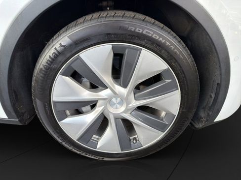 Used 2021 Tesla Model Y Long Range image 24