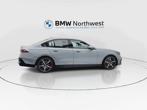 New 2027 BMW 530i xDrive w/ M Sport Package AWD/4WD image 4