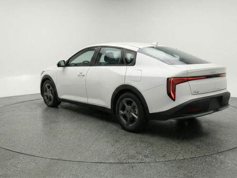 Used 2025 Kia K4 LXS image 6
