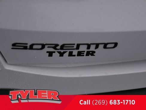 Used 2025 Kia Sorento SX Prestige w/ Olive Brown Leather Package image 14