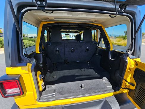 Used 2019 Jeep Wrangler Unlimited Sahara AWD/4WD image 25