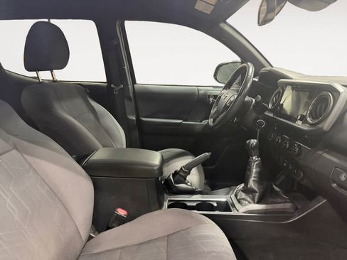 Used 2018 Toyota Tacoma TRD Sport image 17