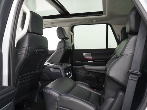 Used 2025 Ford Expedition Platinum AWD/4WD image 21