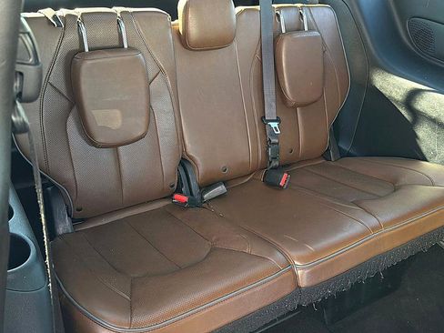 Used 2019 Chrysler Pacifica Limited w/ Tire & Wheel Group image 25