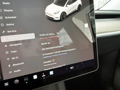 Used 2022 Tesla Model Y Performance AWD/4WD image 17