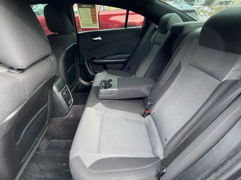 Used 2016 Dodge Charger SXT image 21