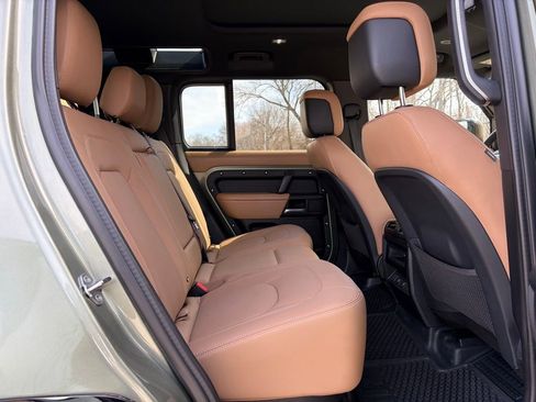 Certified 2025 Land Rover Defender 110 X-Dynamic SE image 17