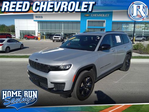 Used 2023 Jeep Grand Cherokee L Laredo image 1