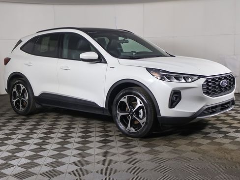 Used 2025 Ford Escape ST-Line Elite w/ Tech Pack #1 image 2