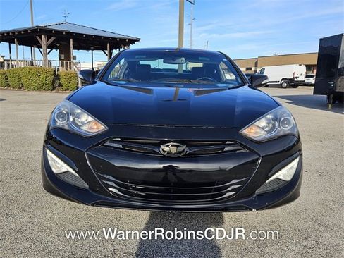 Used 2015 Hyundai Genesis 3.8 image 2