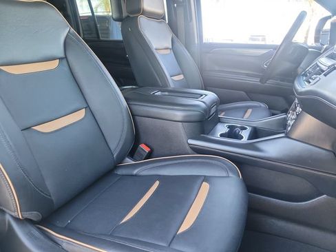 Used 2024 GMC Yukon XL AT4 w/ Technology Package AWD/4WD image 23