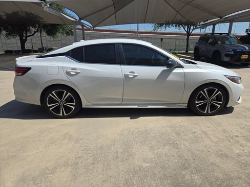 Used 2021 Nissan Sentra SR FWD image 2