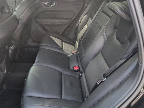 Used 2021 Volvo XC60 T6 Momentum w/ Protection Package Premier AWD/4WD image 15
