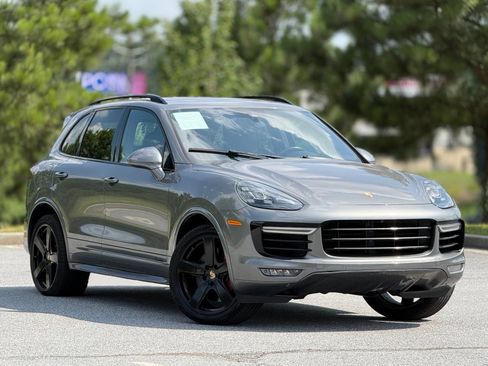 Used 2016 Porsche Cayenne Turbo AWD/4WD image 13