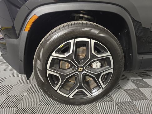 Used 2024 Rivian R1S Adventure AWD/4WD image 9
