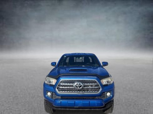 Used 2017 Toyota Tacoma TRD Sport w/ Tow Package AWD/4WD image 2