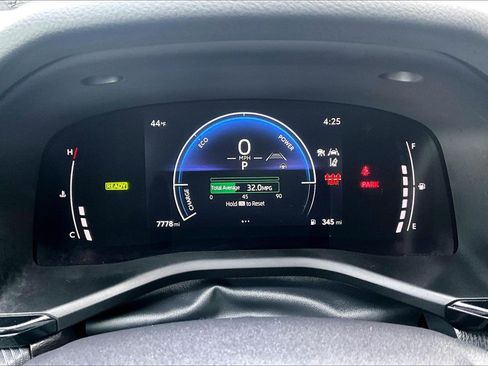 Used 2025 Toyota Camry SE image 19