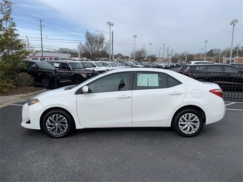 Used 2018 Toyota Corolla LE image 5