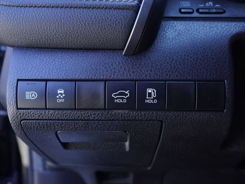 Used 2019 Toyota Camry SE FWD image 13