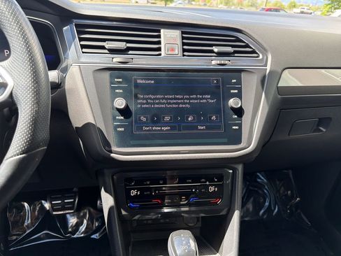 Certified 2022 Volkswagen Tiguan SE R-Line image 20