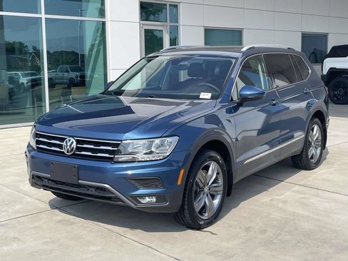 Used 2020 Volkswagen Tiguan SEL AWD/4WD image 2