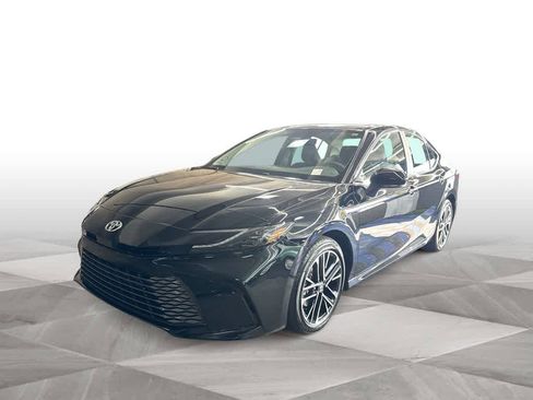 Used 2026 Toyota Camry XLE image 1