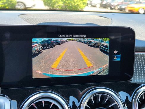 Used 2022 Mercedes-Benz GLB 250 4MATIC image 22