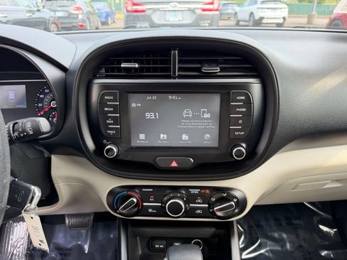 Used 2021 Kia Soul LX FWD image 20