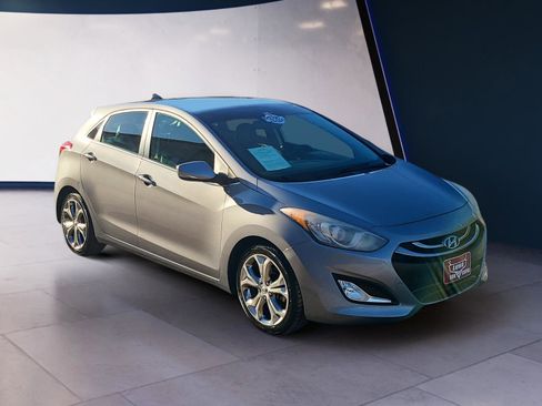 Used 2014 Hyundai Elantra GT w/ Option Group 03 image 7