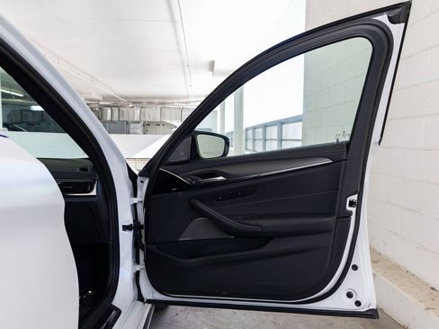 Certified 2022 BMW M5 w/ Competition Package image 35