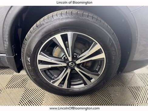Used 2018 Nissan Rogue SL w/ Premium Package AWD/4WD image 14