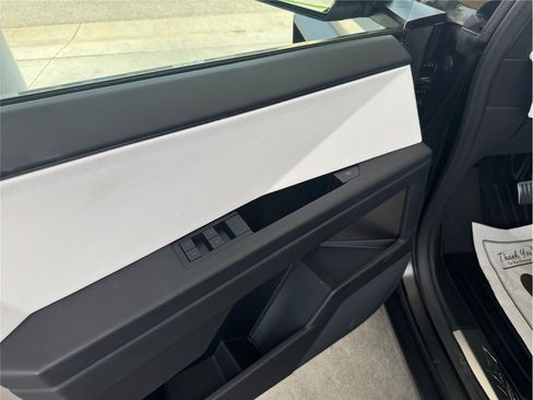 Used 2024 Tesla Cybertruck AWD Crew Cab image 19