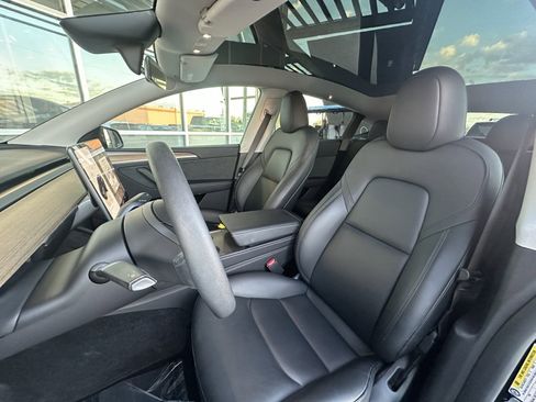 Used 2024 Tesla Model Y Long Range image 34