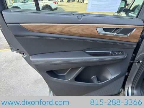 Used 2025 Volkswagen Atlas SE AWD/4WD image 25