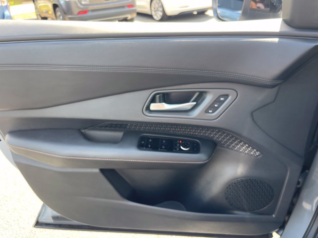 Certified 2024 Nissan Ariya FWD image 9