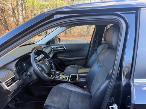 Used 2023 Mitsubishi Outlander SE image 2