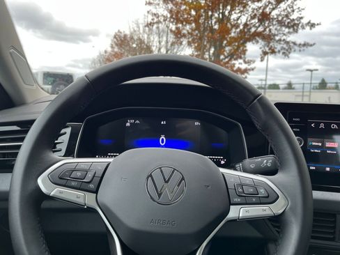 Used 2025 Volkswagen Jetta SE image 27