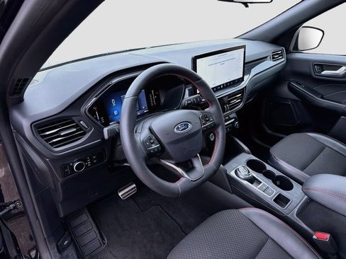 Used 2024 Ford Escape ST-Line w/ Tech Pack #1 AWD/4WD image 9