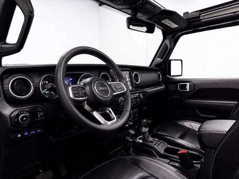 Used 2023 Jeep Wrangler Unlimited Sahara w/ Cold Weather Group AWD/4WD image 18
