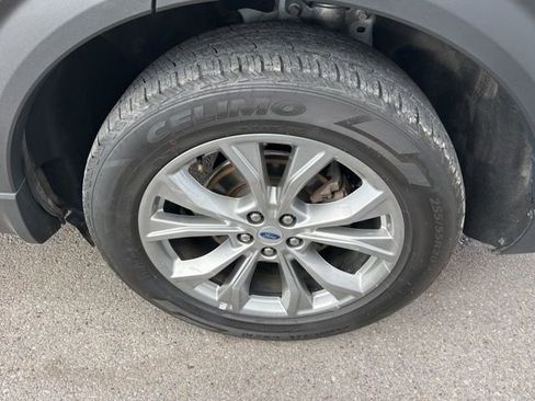 Used 2023 Ford Explorer Limited AWD/4WD image 22