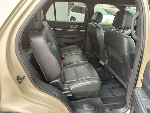 Used 2017 Ford Explorer Limited image 10