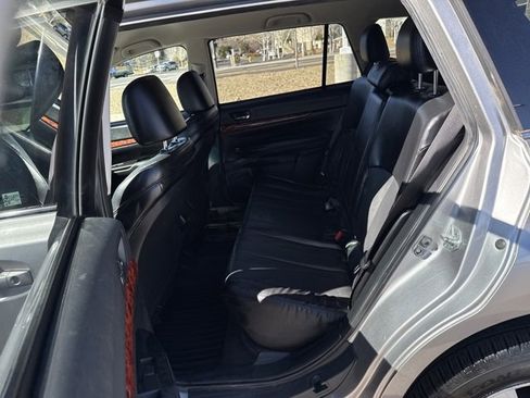 Used 2011 Subaru Outback 2.5i Limited image 14
