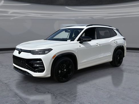 New 2026 Volkswagen Tiguan SE R-Line FWD image 1