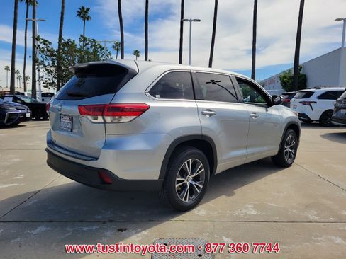 Certified 2017 Toyota Highlander LE w/ Carpet Mat Package image 4