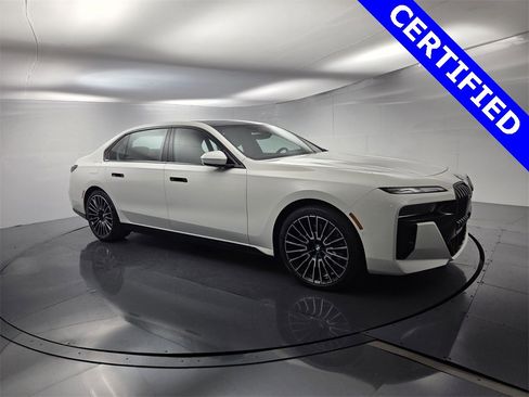 Certified 2025 BMW 760i xDrive image 2