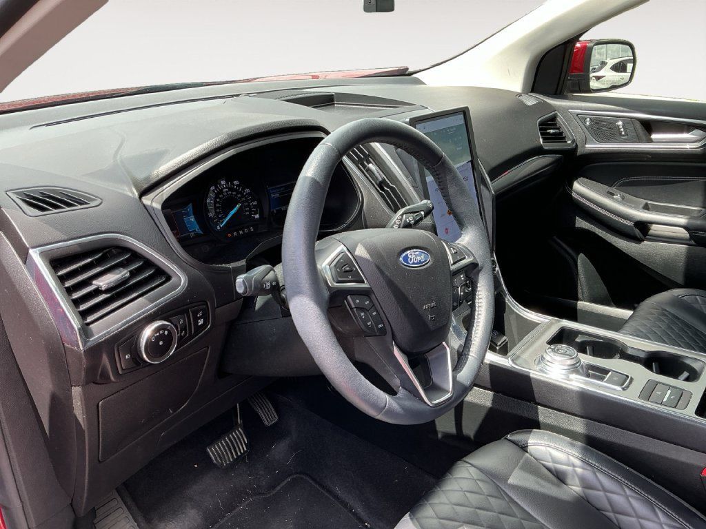 Used 2023 Ford Edge Titanium AWD/4WD image 10