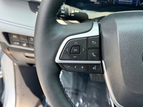 Used 2024 Toyota Highlander Limited AWD/4WD image 16